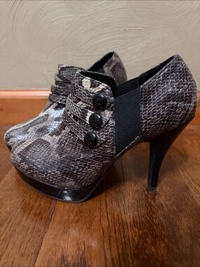 Women's Snake-Print High Heel Booties in Gray (size 6.5)